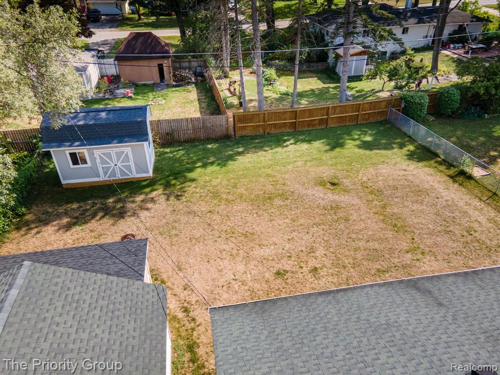 5515 Clinton River Drive Property Photo 31