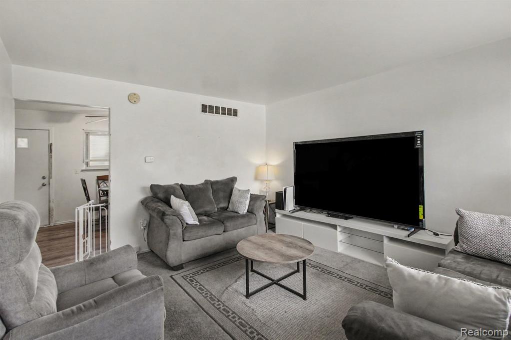 9612 Cornell Property Photo 6