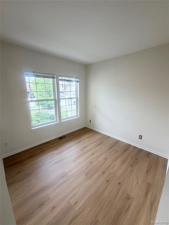 7586 Warwick Drive Property Photo 3