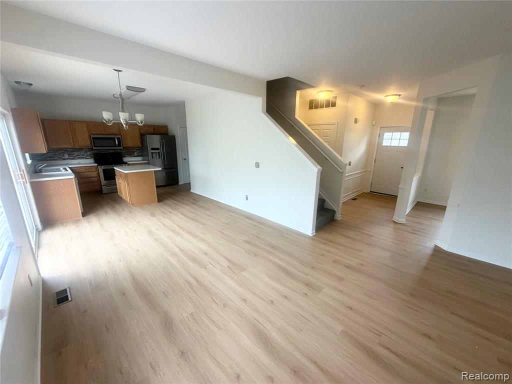 7586 Warwick Drive Property Photo 6