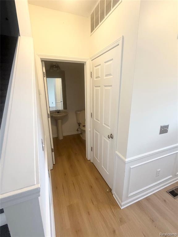 7586 Warwick Drive Property Photo 12