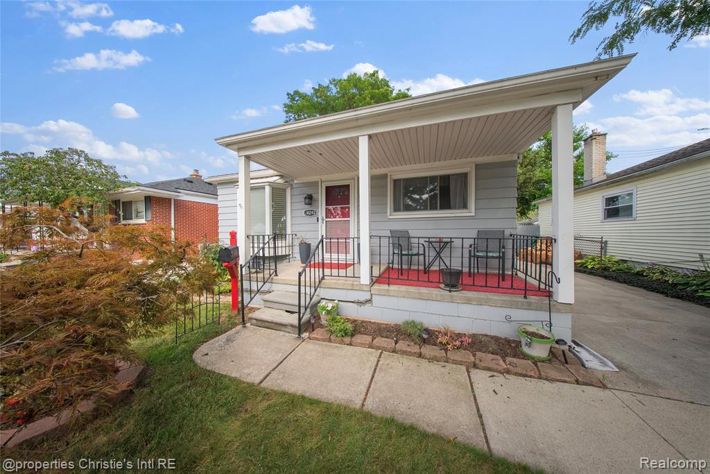 24242 Lexington Avenue Property Photo 2