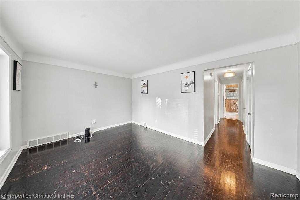24242 Lexington Avenue Property Photo 4