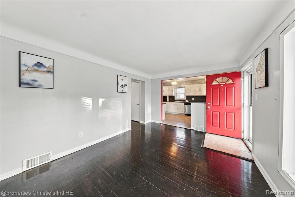 24242 Lexington Avenue Property Photo 5