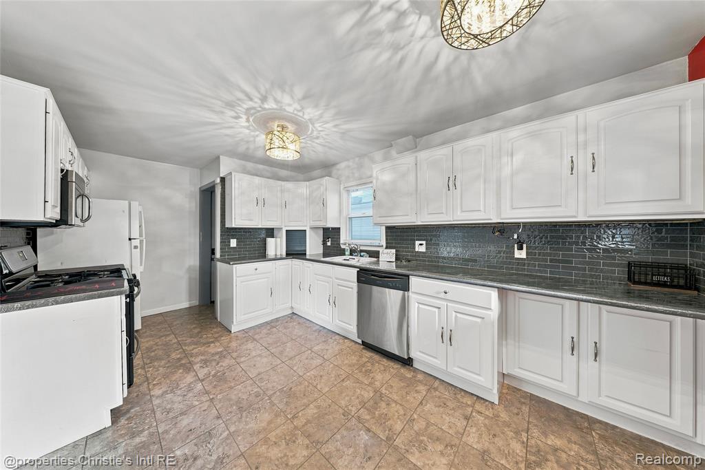 24242 Lexington Avenue Property Photo 6