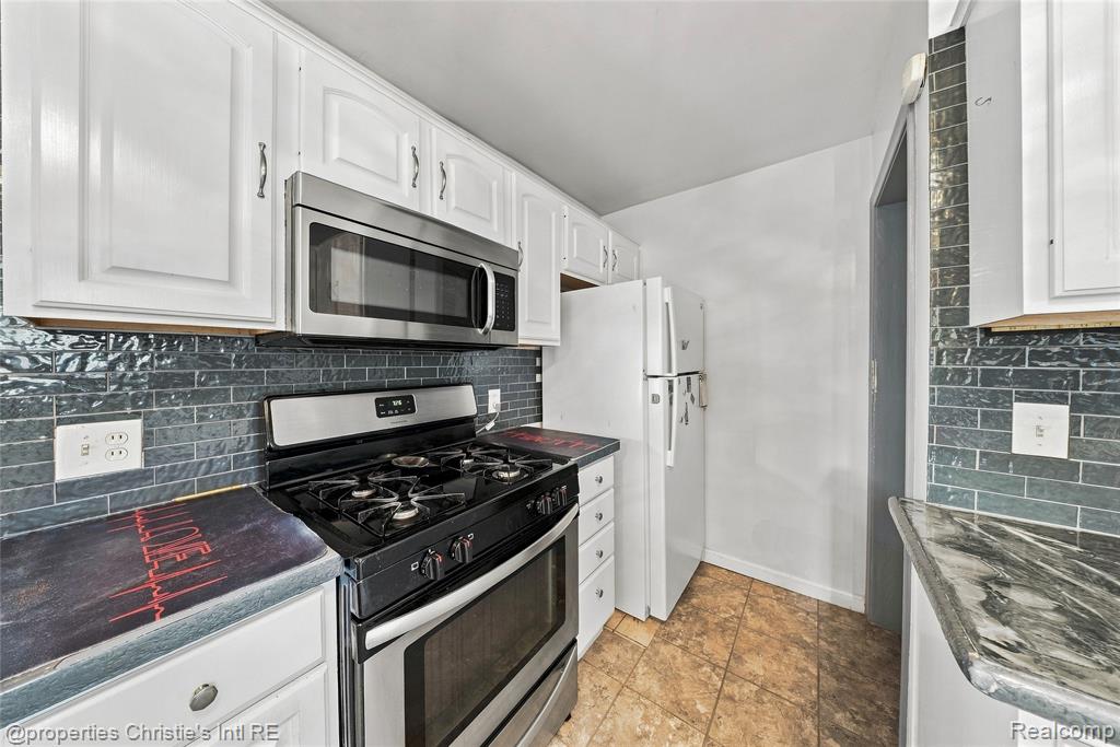 24242 Lexington Avenue Property Photo 8