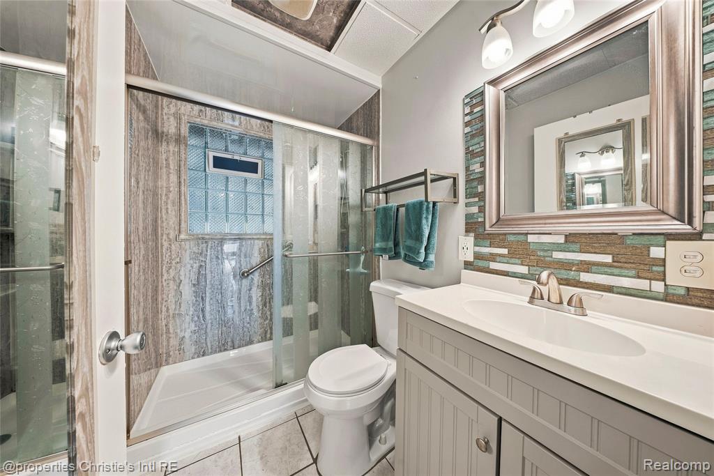 24242 Lexington Avenue Property Photo 9
