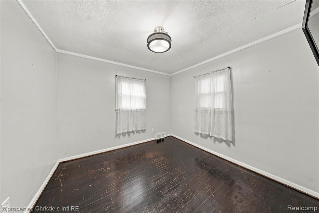 24242 Lexington Avenue Property Photo 13