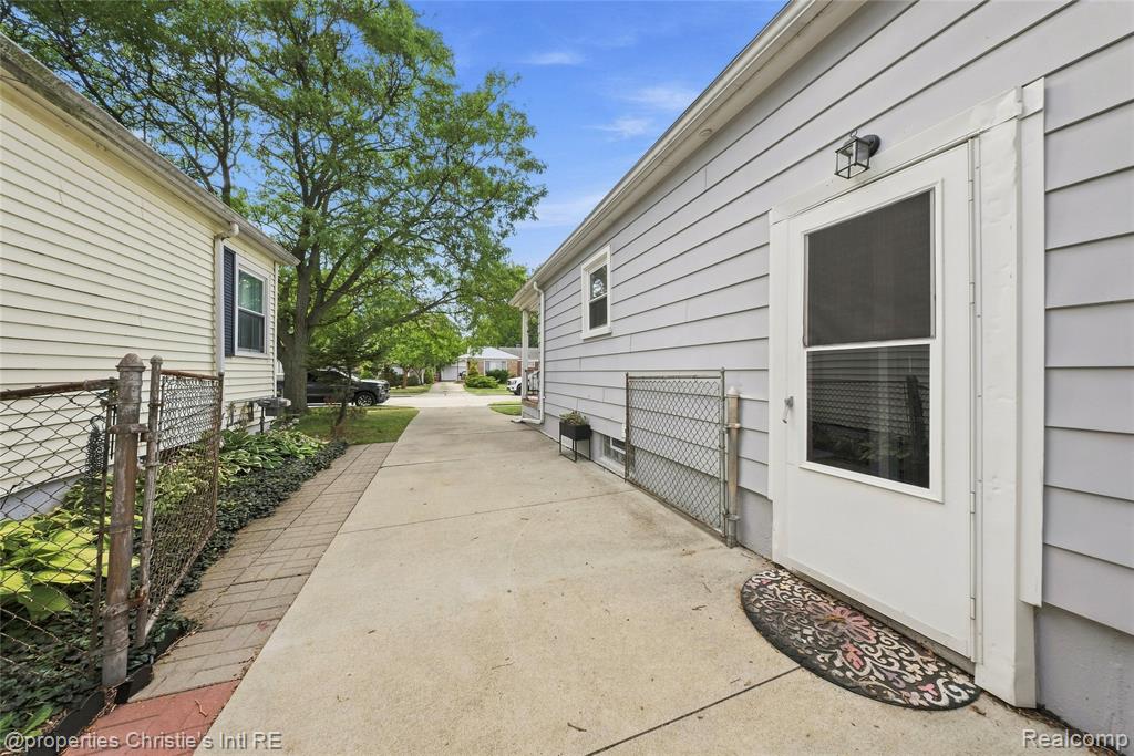 24242 Lexington Avenue Property Photo 17