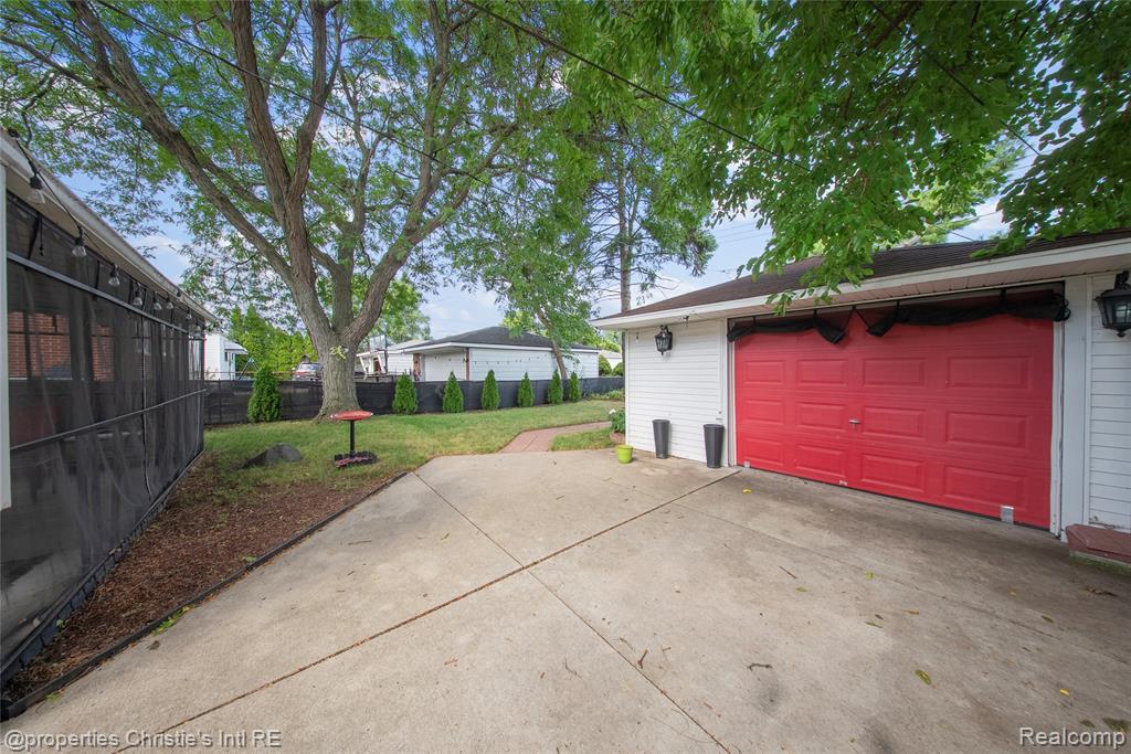 24242 Lexington Avenue Property Photo 18