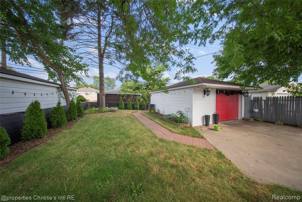 24242 Lexington Avenue Property Photo 20