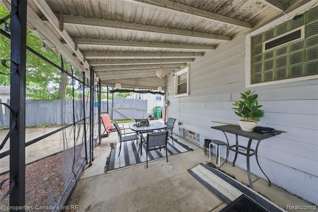 24242 Lexington Avenue Property Photo 22