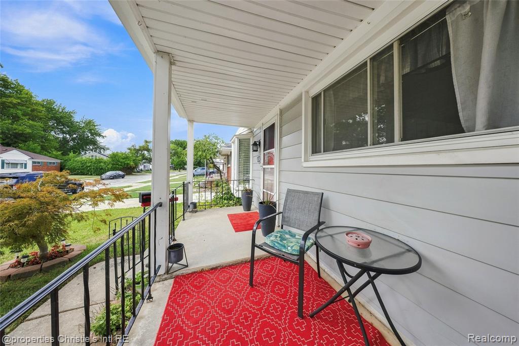 24242 Lexington Avenue Property Photo 23