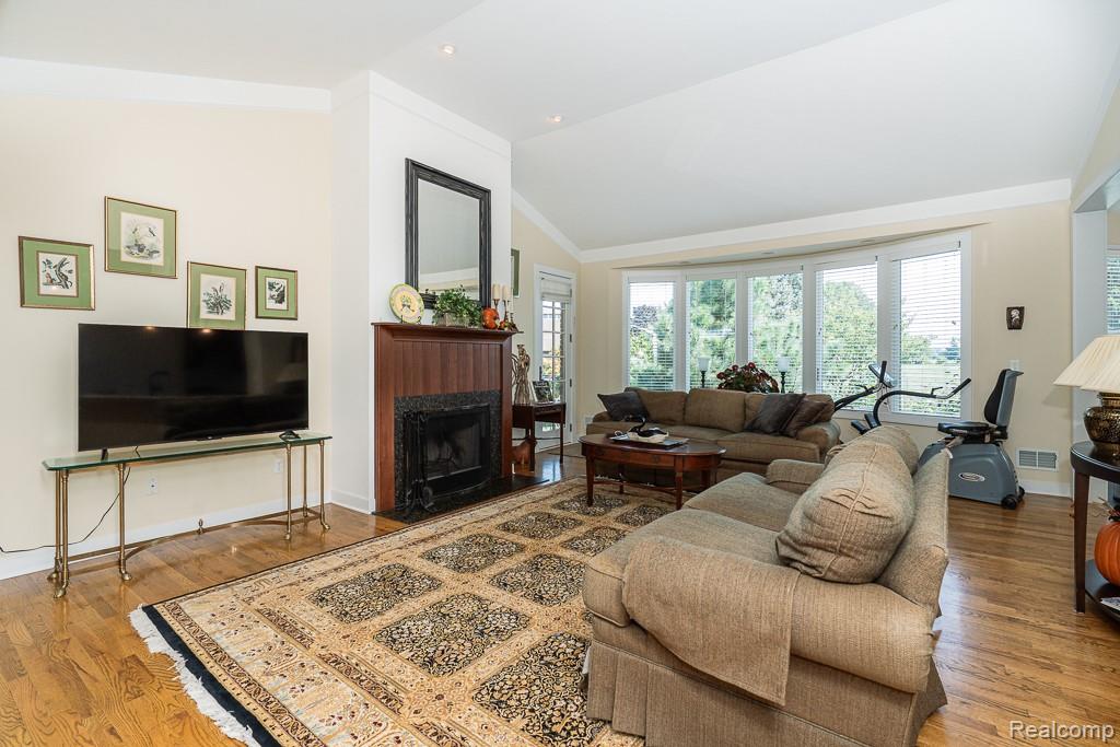 51770 North Avenue Property Photo 6