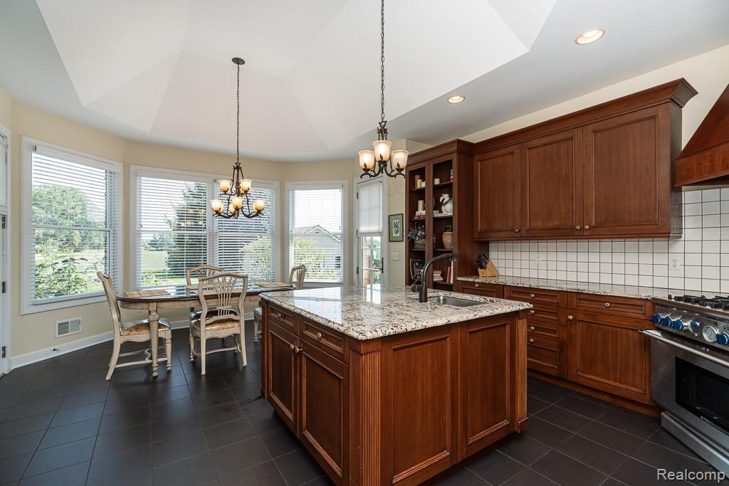 51770 North Avenue Property Photo 10