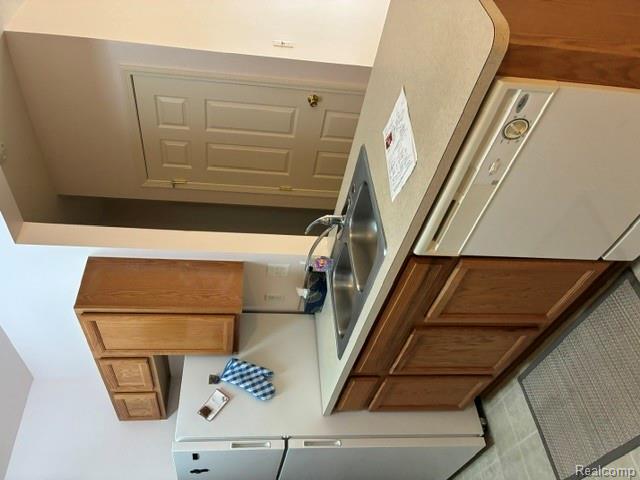 11840 Farmington Road Property Photo 6