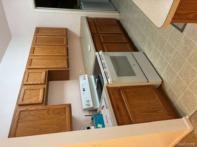 11840 Farmington Road Property Photo 7