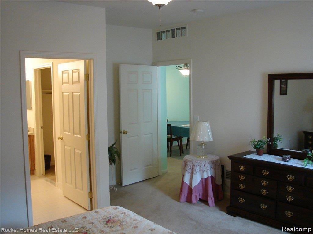 11840 Farmington Road Property Photo 10