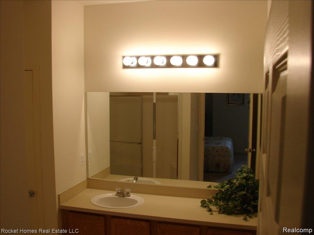 11840 Farmington Road Property Photo 11