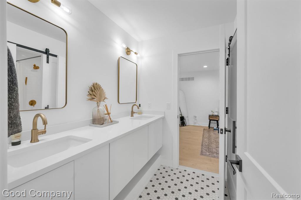 3813 Linwood Avenue Property Photo 16