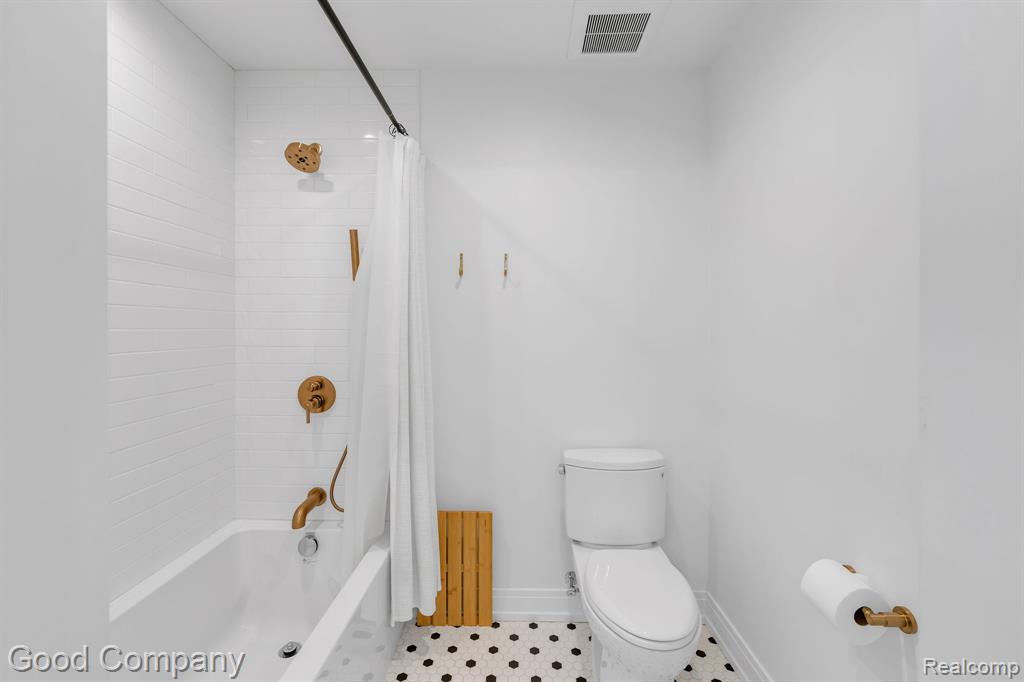 3813 Linwood Avenue Property Photo 17