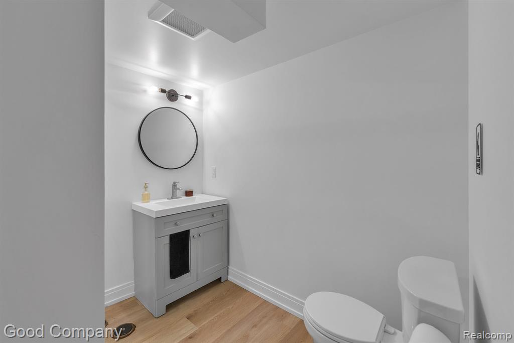 3813 Linwood Avenue Property Photo 32