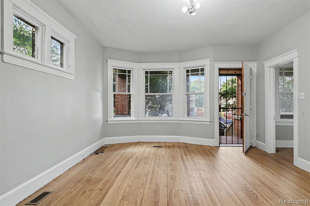 6850 Bulwer Street Property Photo 4