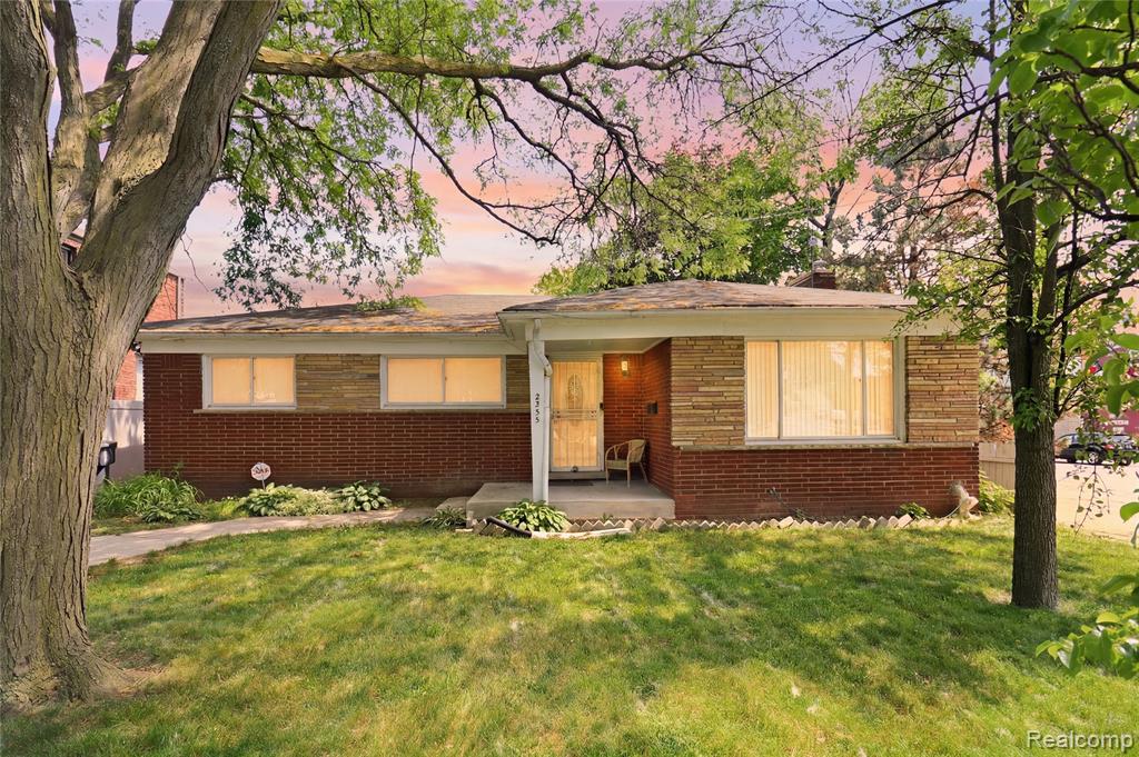 2555 W Boston Boulevard Property Photo 1