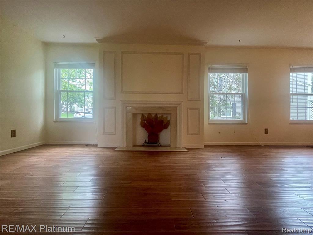 2612 E Williamsburg Circle Property Photo 3