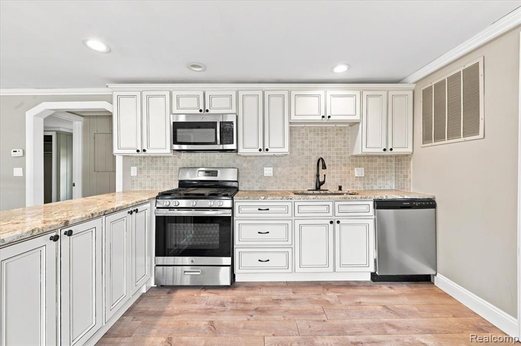 2428 Circle Drive Property Photo 11