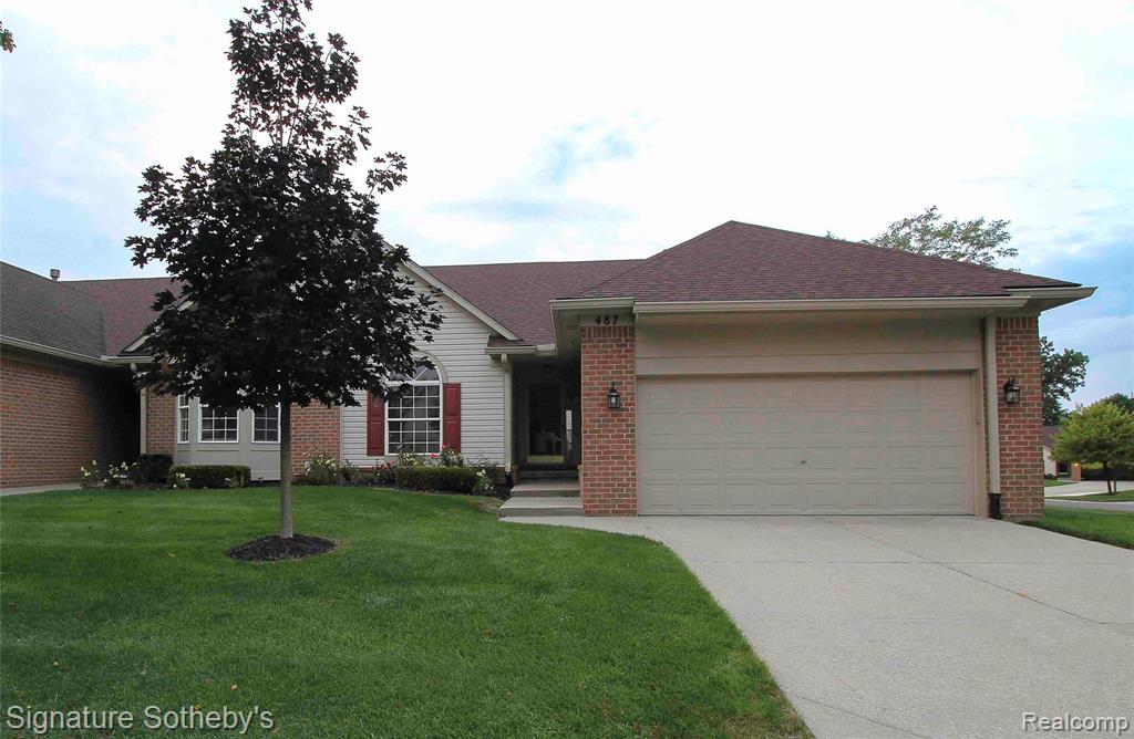 487 Woodvale Drive Property Photo 1