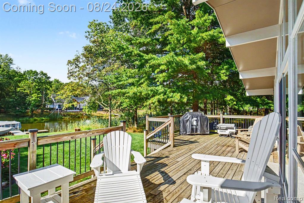 9647 Shore Drive Property Photo 4