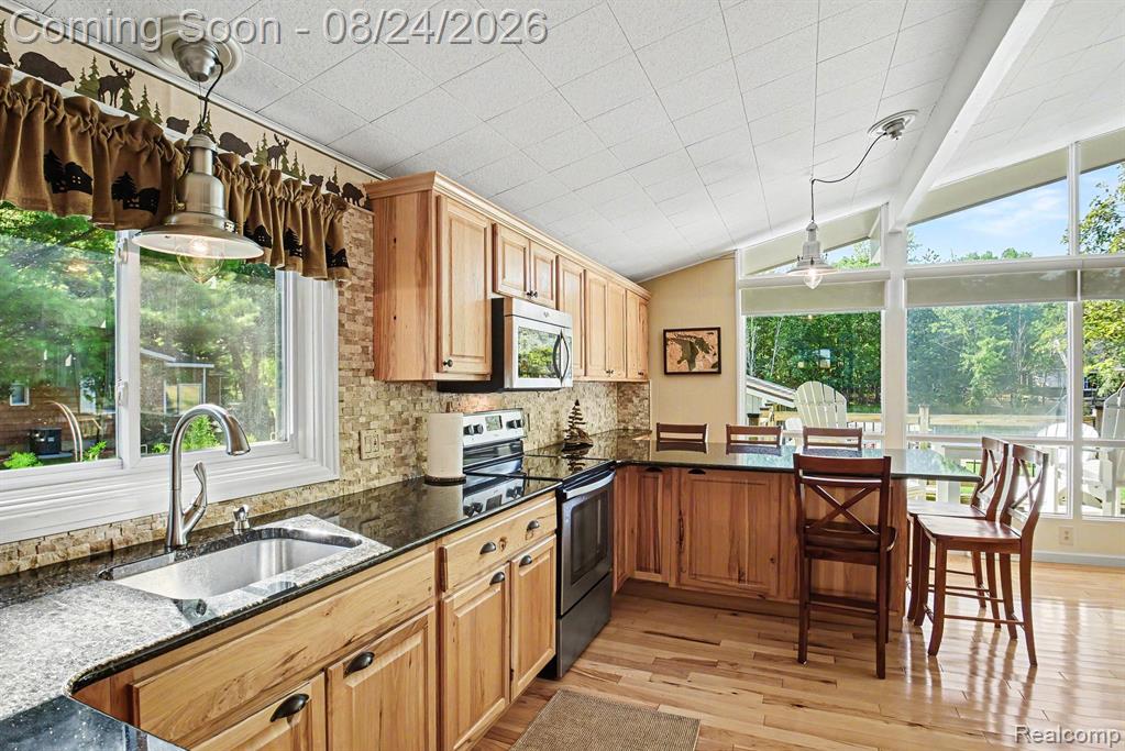 9647 Shore Drive Property Photo 5