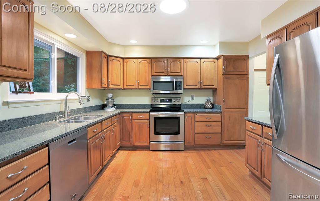 20216 Rippling Lane Property Photo 8