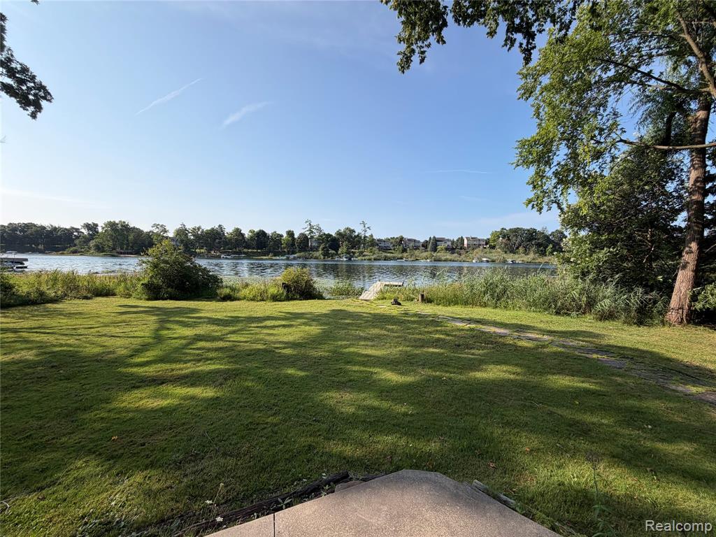 152 Overlake Property Photo 7