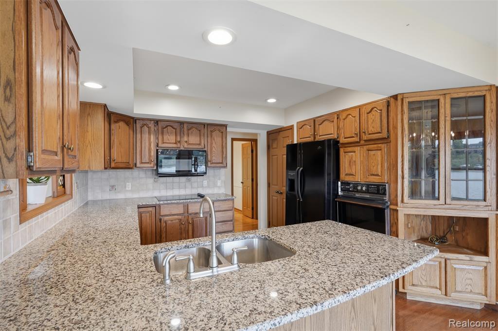 152 Overlake Property Photo 11