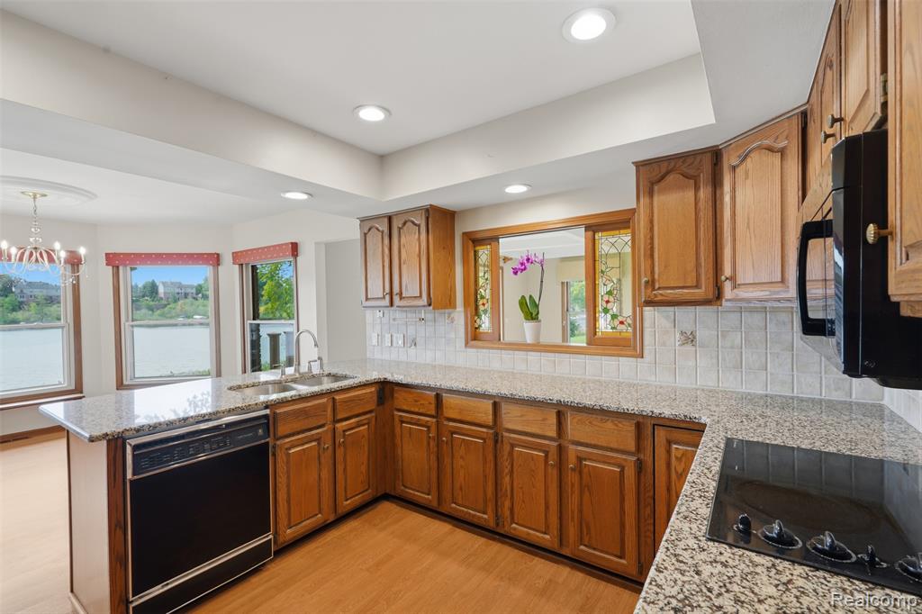 152 Overlake Property Photo 24