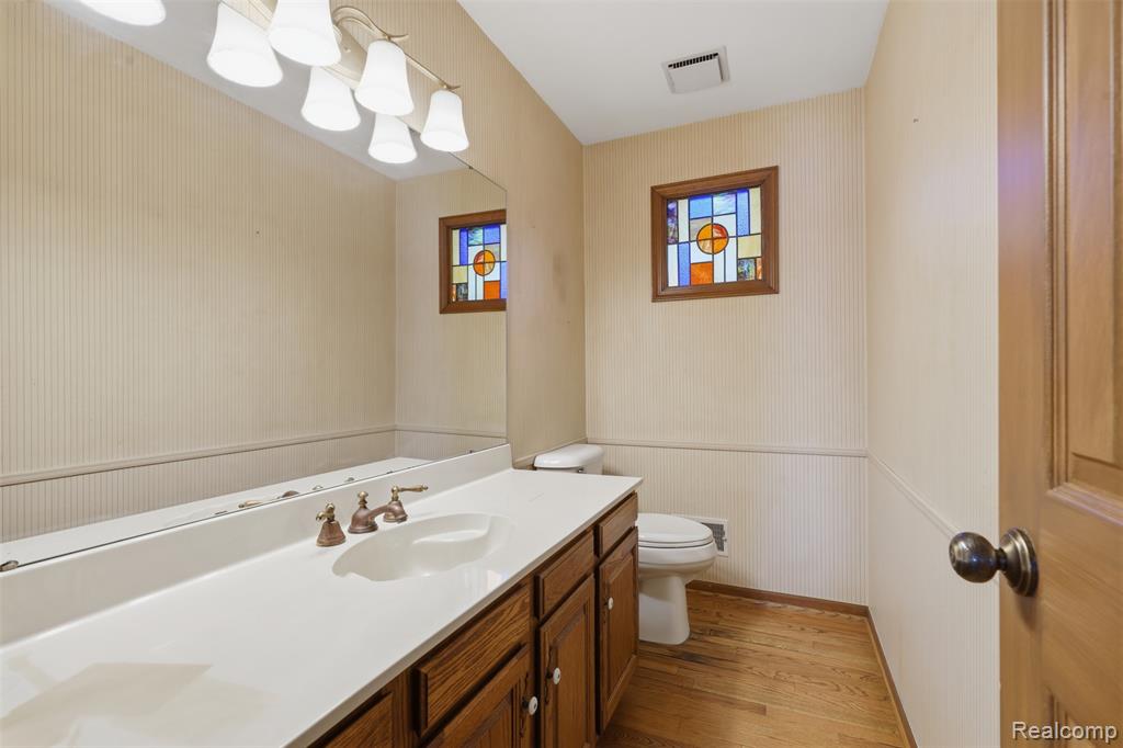 152 Overlake Property Photo 25