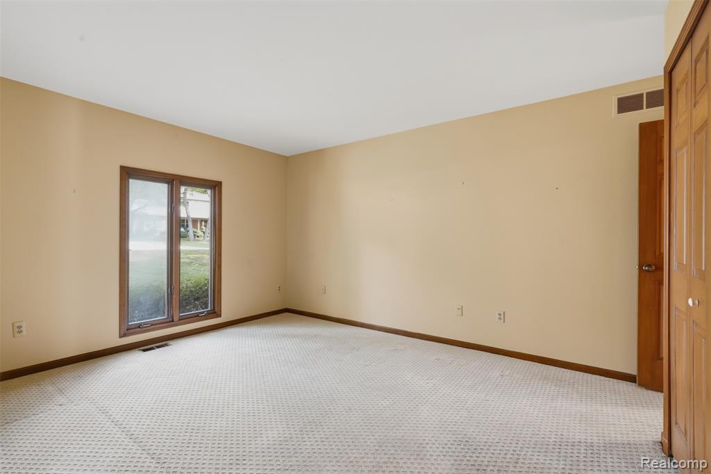 152 Overlake Property Photo 31