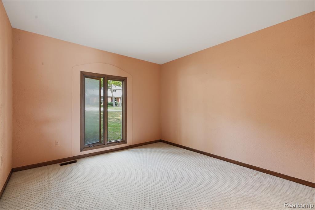 152 Overlake Property Photo 33