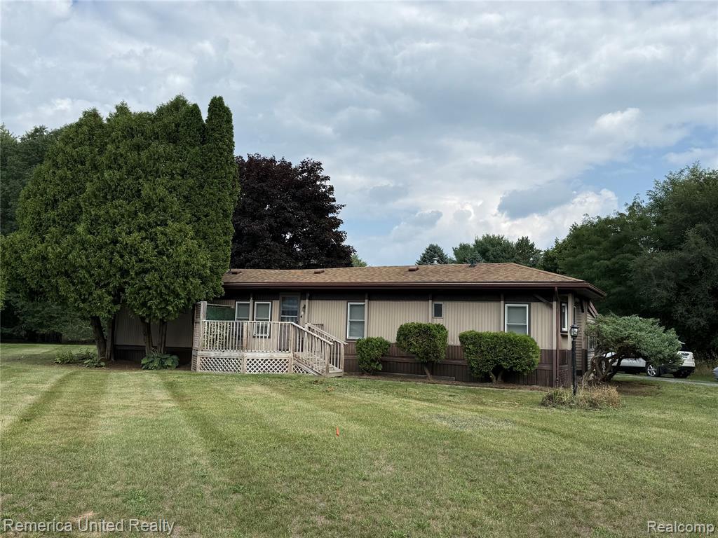 679 MENOMINEE Drive Property Photo 1
