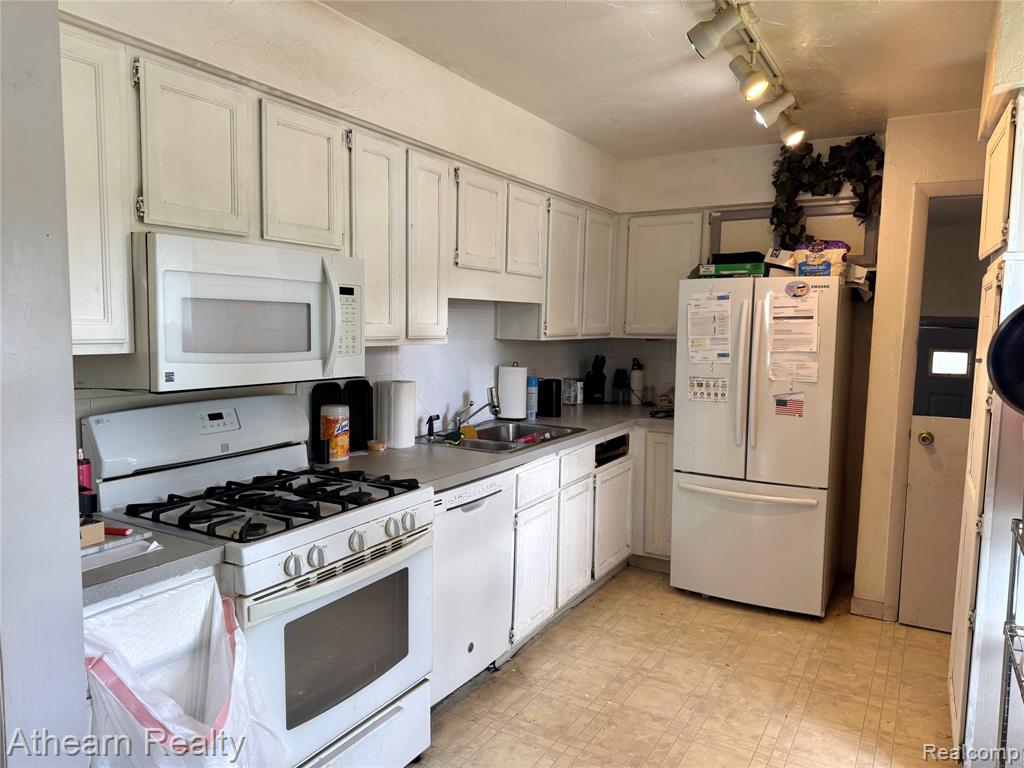 3935 Larchmont Street Property Photo 3