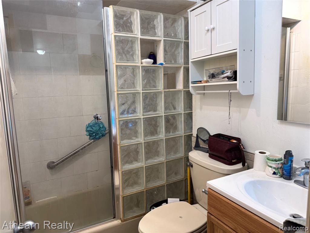 3935 Larchmont Street Property Photo 9