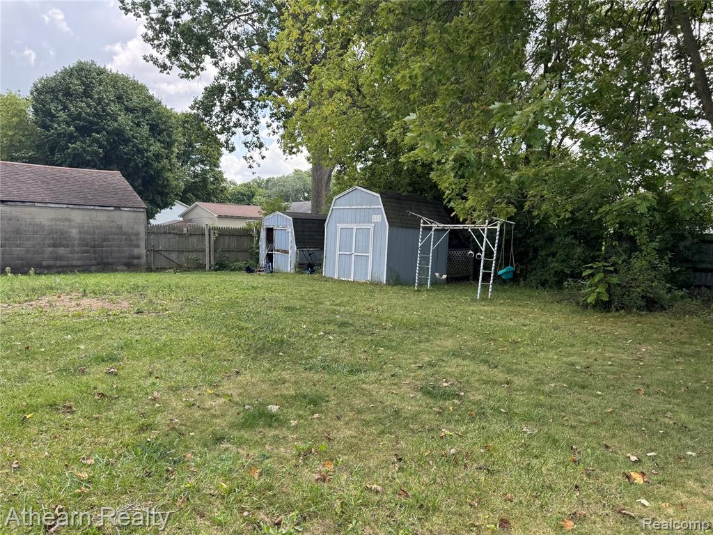 3935 Larchmont Street Property Photo 15