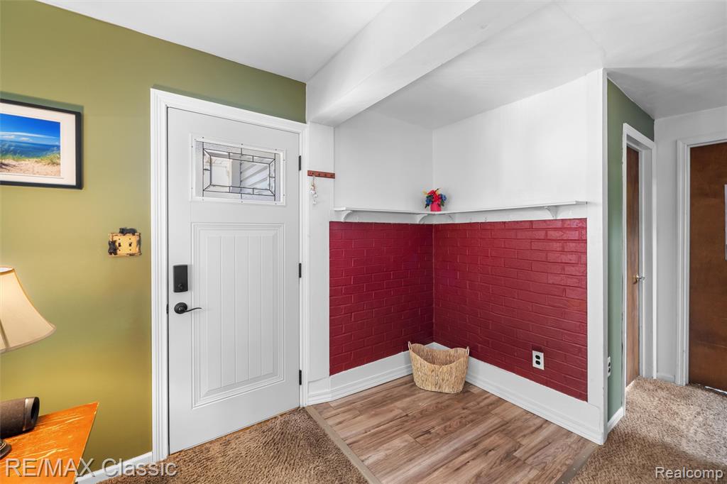 505 E Columbia Property Photo 5