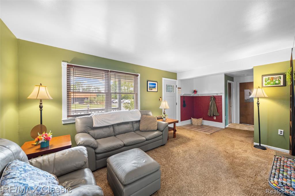505 E Columbia Property Photo 6