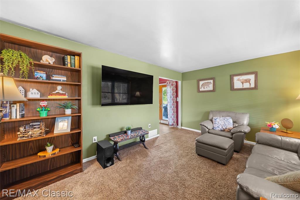 505 E Columbia Property Photo 8