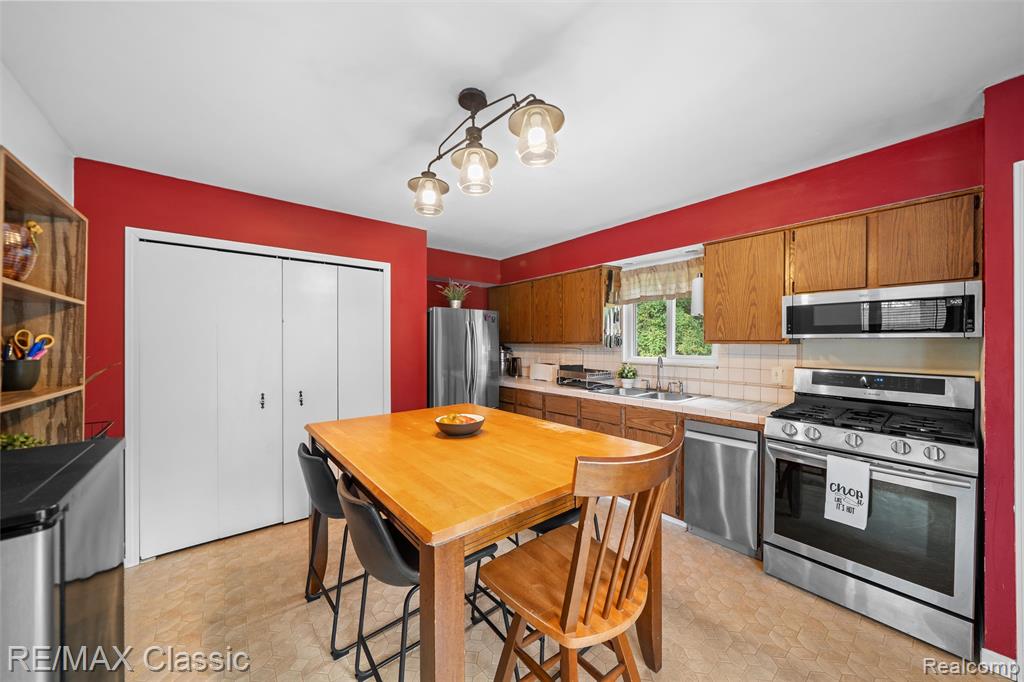 505 E Columbia Property Photo 10