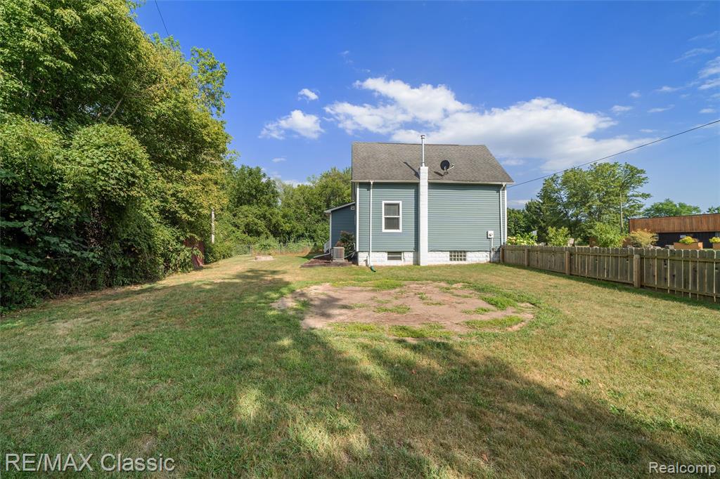 505 E Columbia Property Photo 38