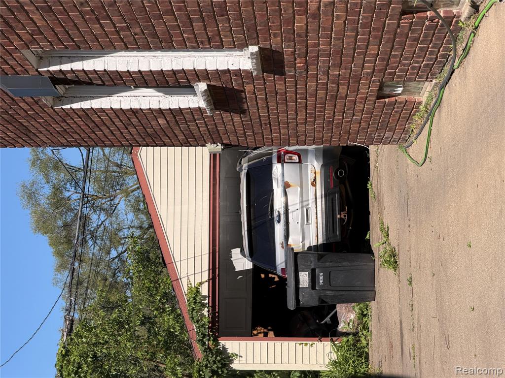 16185 Manor Street Property Photo 2